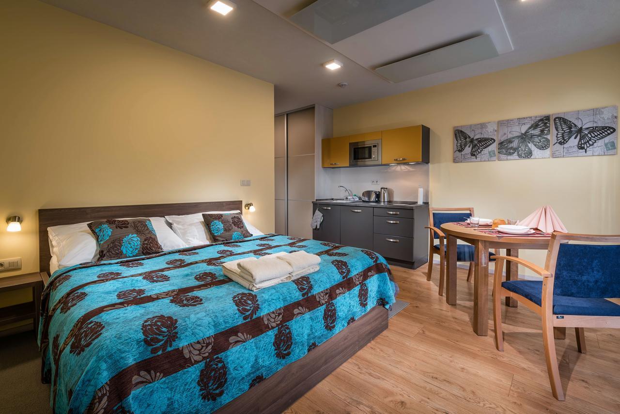 Apartmanovy Dom Krivan Bešeňová Eksteriør billede