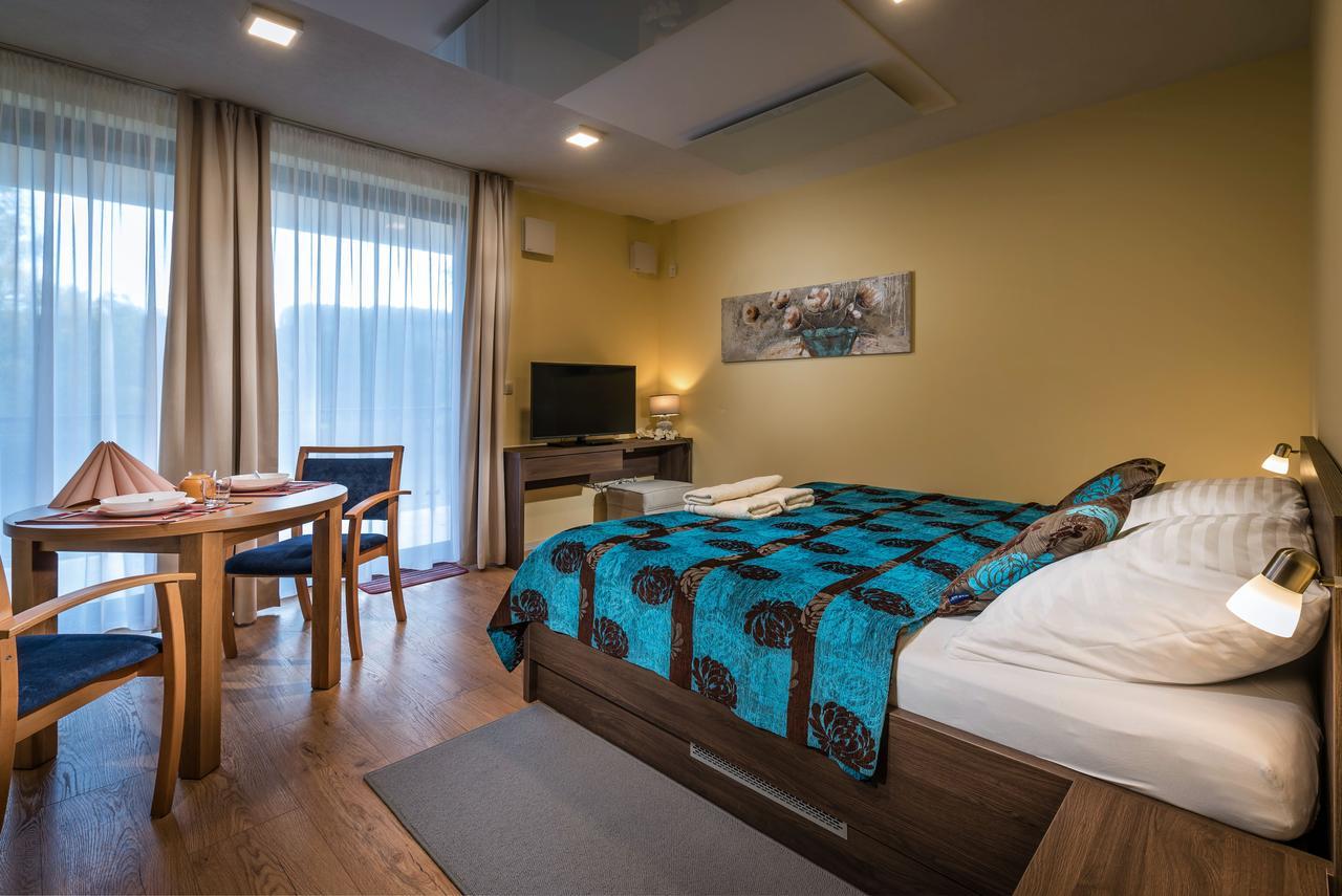 Apartmanovy Dom Krivan Bešeňová Eksteriør billede